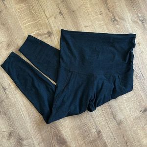 Beyond Yoga Maternity Pocket Midi Cropped Legging EUC